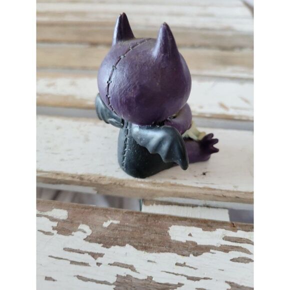 Summit 2011 Devil shot blood bat figurine Halloween decor - Picture 4 of 8